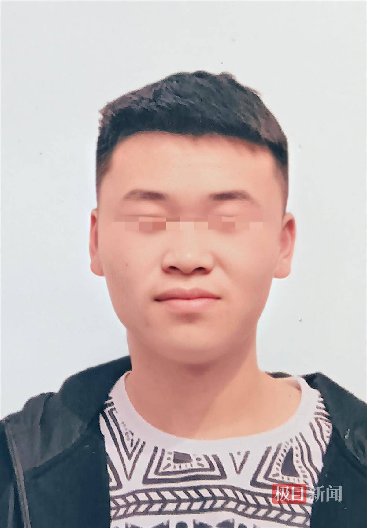 19岁男子从西安到昆明断联20天：其离陕前3天曾向母亲要钱吃饭，监控显示两辆货车会车瞬间人消失了