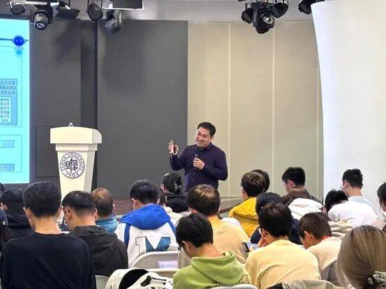 “计智讲堂 × 光华多厅”讲座回顾｜叶广楠教授：从求学到报国，做“五个金融”的践行者