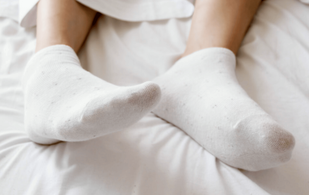 为什么医生劝你冬天穿袜子睡觉？这些好处让人意想不到