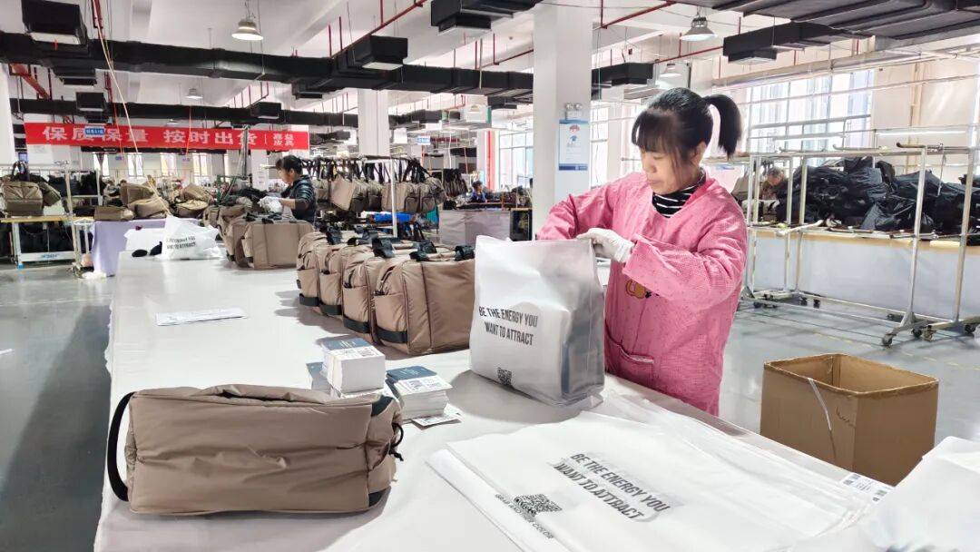 蓝山县企业开足马力抓生产 全力以赴冲刺年度目标_订单_公司_品牌