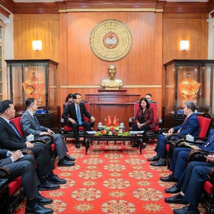 何炜大使拜会越南祖国阵线中央委员会主席裴氏明怀并转交中国政府向越南灾区捐款_越方_建设_中方