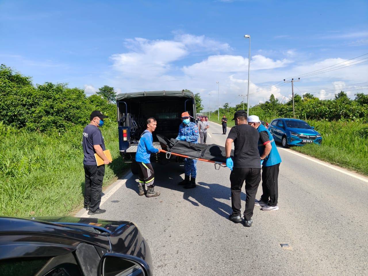 马来西亚女子突然去世,盲人母亲伴尸六日后爬行两日获救 马来西亚女子突然去世,盲人母亲伴尸六日后爬行两日获救