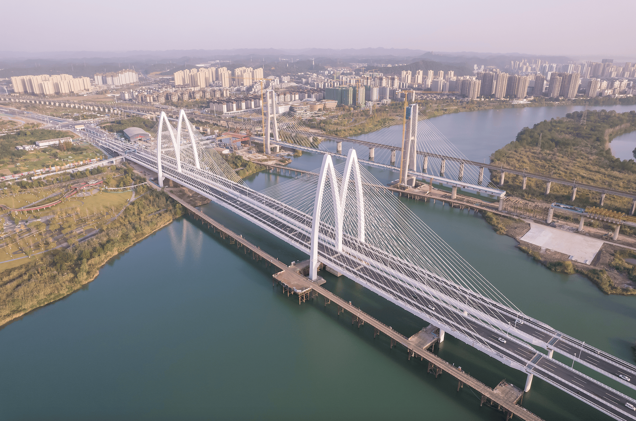 政治局会议部署多项重点任务，扩内需排位靠前