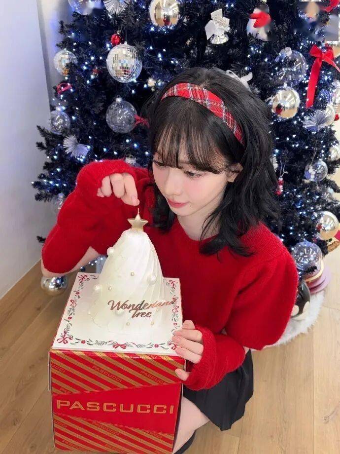 知名女团爱豆“圣诞祝福”造型引关注!插图3 知名女团爱豆“圣诞祝福”造型引关注!插图3