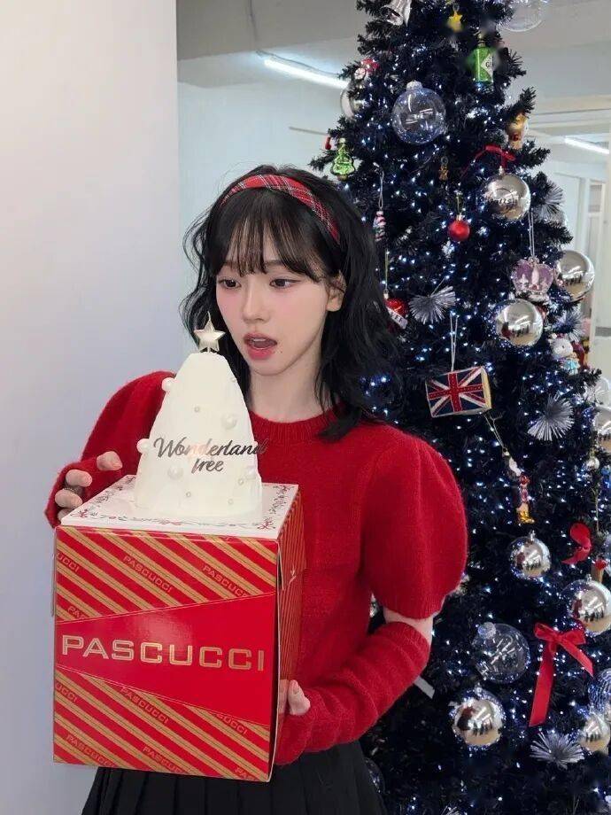 知名女团爱豆“圣诞祝福”造型引关注!插图2 知名女团爱豆“圣诞祝福”造型引关注!插图2