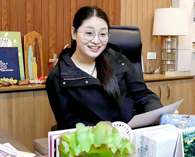 直到蓝战非南非被绑!才知道表面公仆,实际黑大佬的郭华萍多可恶