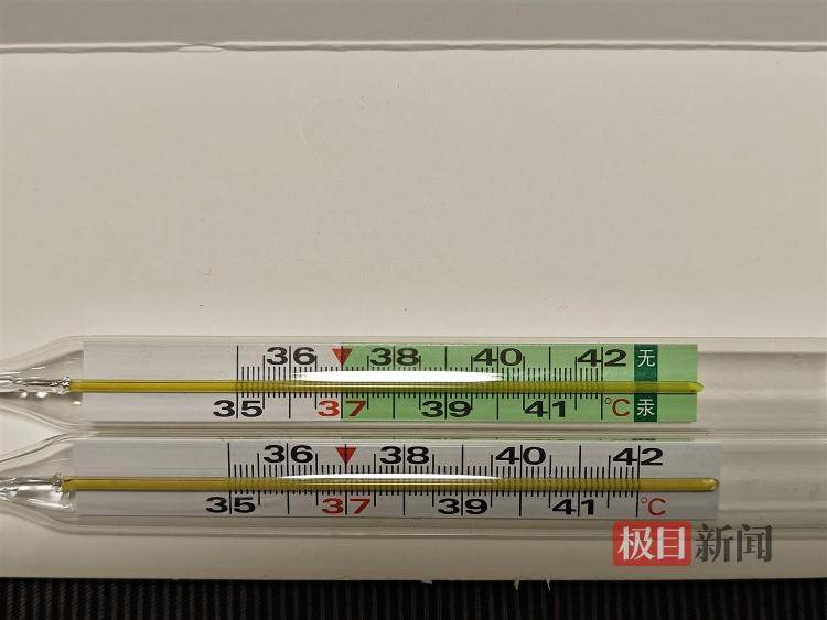 四城十余家药店仅一家在售无汞体温计,记者实测:狂甩45次,无汞体温计才降到36摄氏度