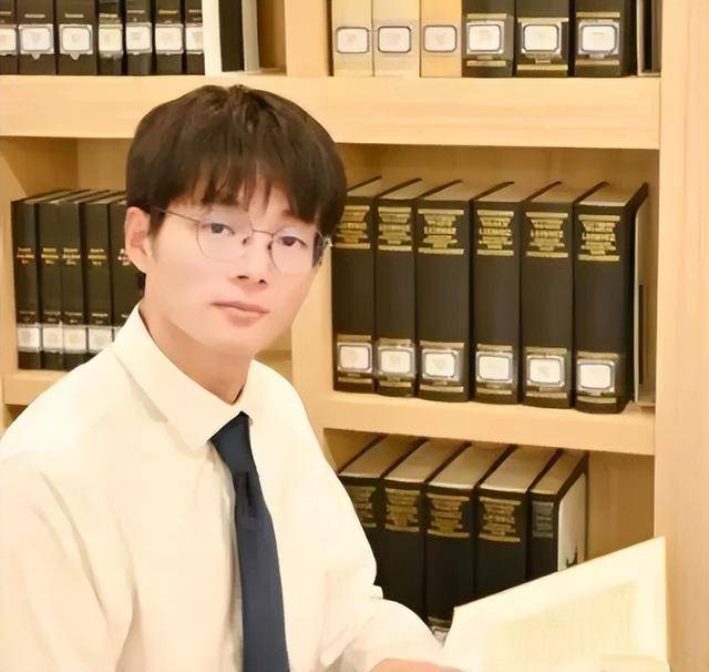 26岁浙大博导遭普遍质疑,父亲发声,3个细节戳破