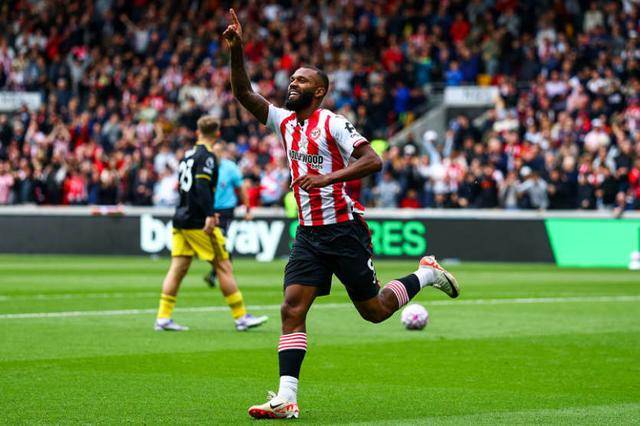 24岁巴西新神锋15轮11球!他竟从工地踢到英超,正与哈兰德争金靴