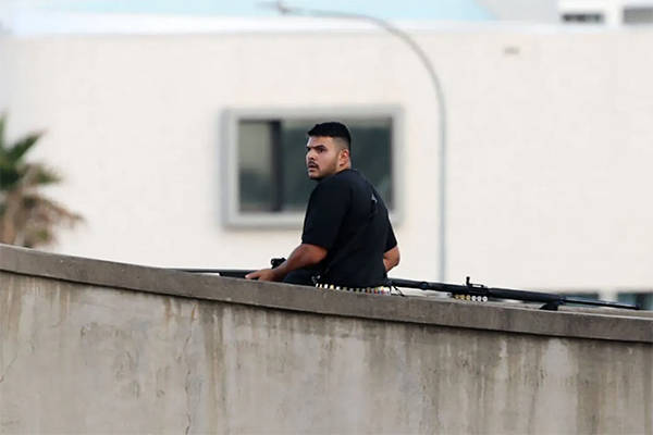 图片[2]-澳警方：邦迪海滩枪击案枪手刚刚去过菲律宾，车里找到了“伊斯兰国”旗帜 -华闻时空