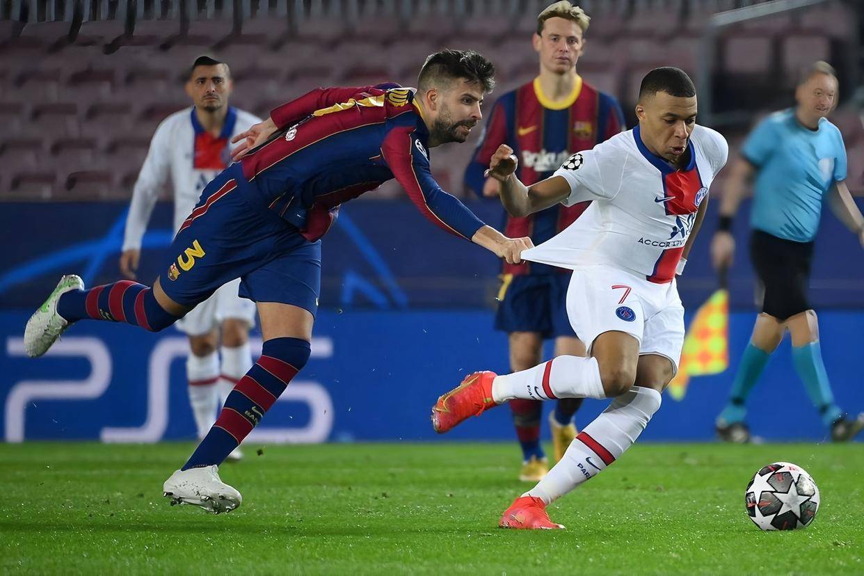 原创             足坛荣耀与落寞：曼城进四强，姆巴佩演帽子戏法，大巴黎六冠王封神