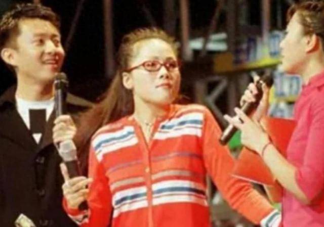 不再隐瞒！59岁田震公开回应“换国籍”问题，九个字获网友力挺