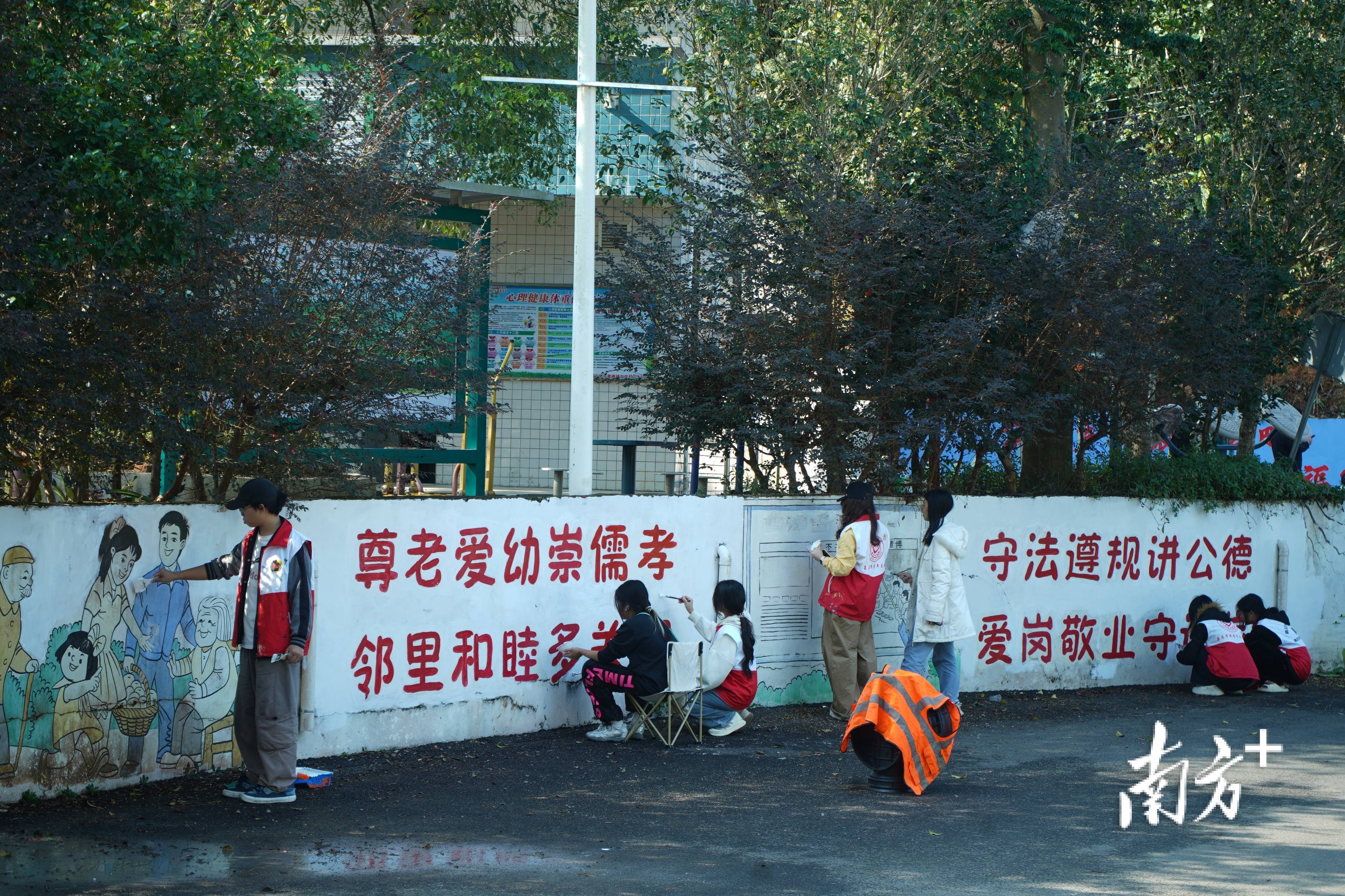 科技特派团搭台，艺术赋能乡村振兴！嘉应学院师生为兴宁黄槐绘就文明新景