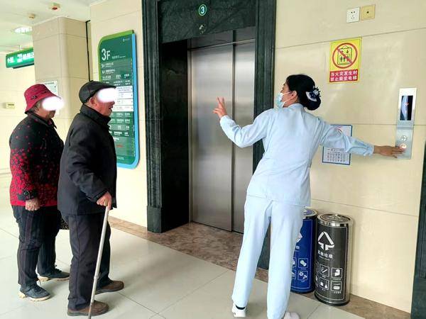 北京大学肿瘤医院代挂专家号服务老人上下检查床搀扶，安全更周到的简单介绍