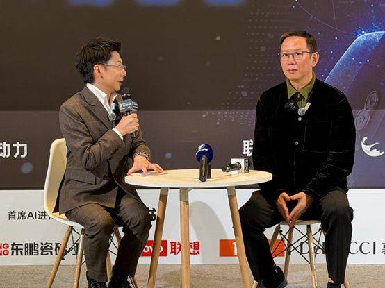 4000人涌入现场，听吴晓波说AI：十年泡沫期已来，可“泡沫是我们的热情，我们的钱”