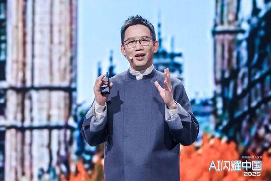 4000人涌入现场，听吴晓波说AI：十年泡沫期已来，可“泡沫是我们的热情，我们的钱”