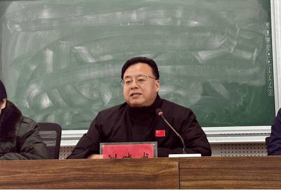 团县委组织沈丘高中开展2025年新团员入团仪式