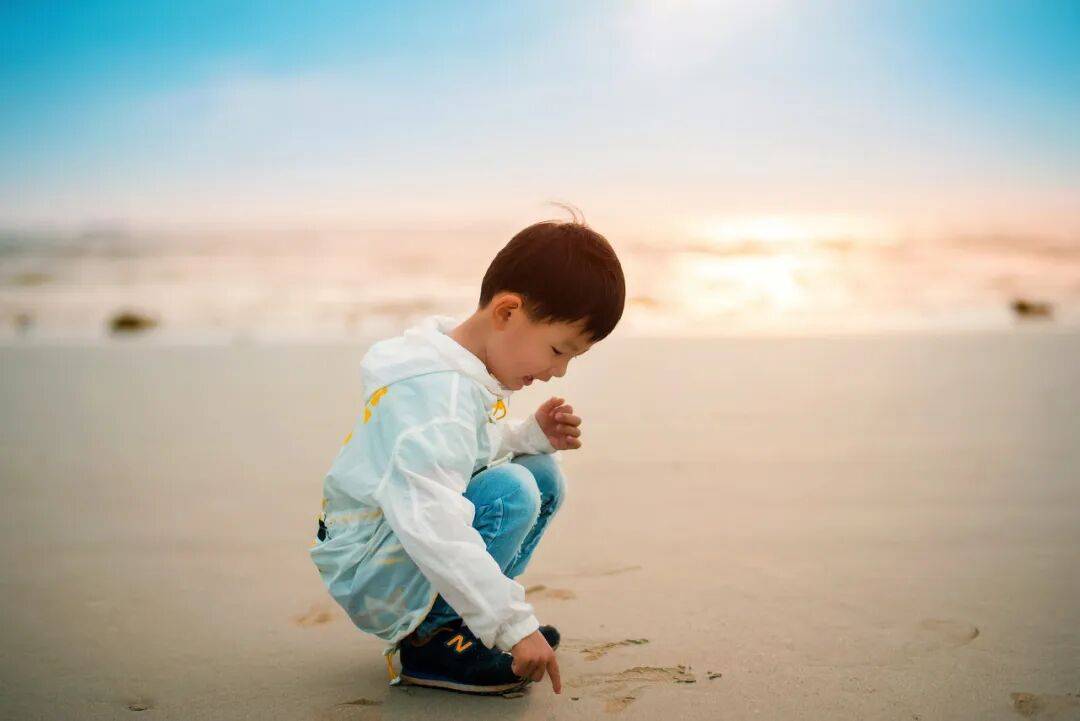 一个家庭，对孩子最好的托举，莫过于此_认知_物质_情感