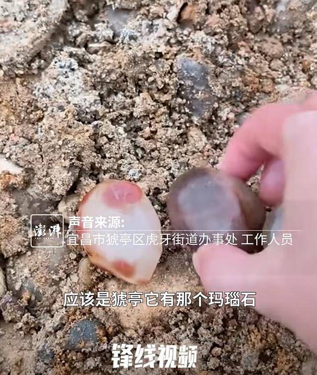 湖北一地多人在工地挖玛瑙，街道：工地严格来说不许外人进