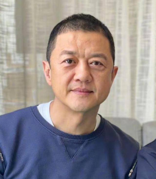 离婚仅两个月，54岁的李亚鹏传来“噩耗”，真让海哈金喜说对了