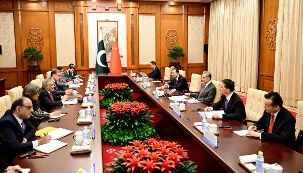 王毅：我们从不认为哪一个国家可以充当国际警察，也不认同哪一个国家可以自诩为国际法官