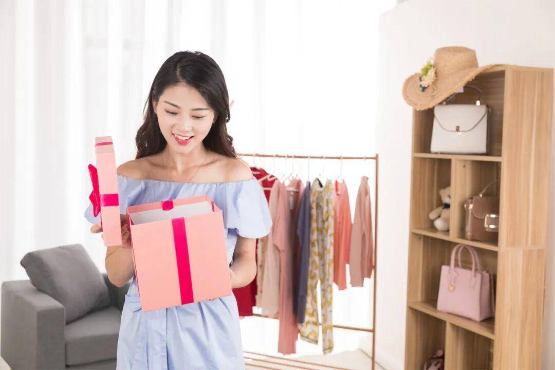 网红何少卖百华源神药称可恢复记忆 包装有