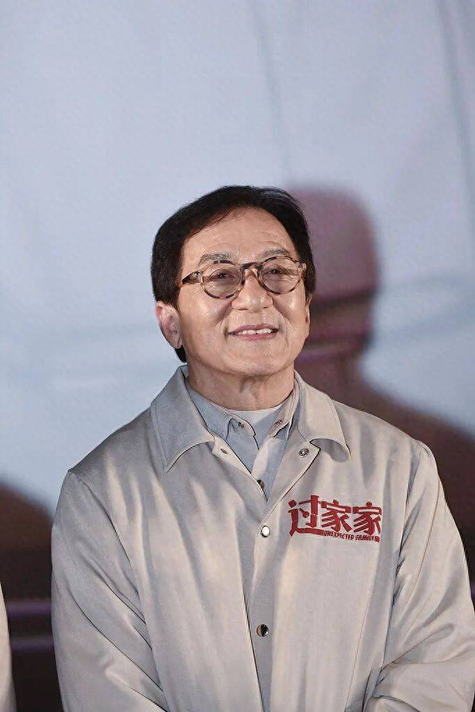 成龙在人民日报撰文