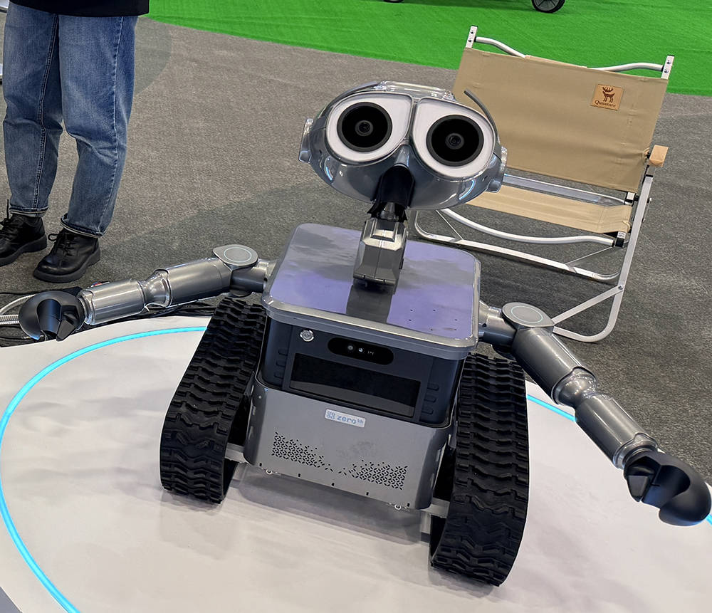 18家中国公司，在CES上给出消费级AI机器人新解