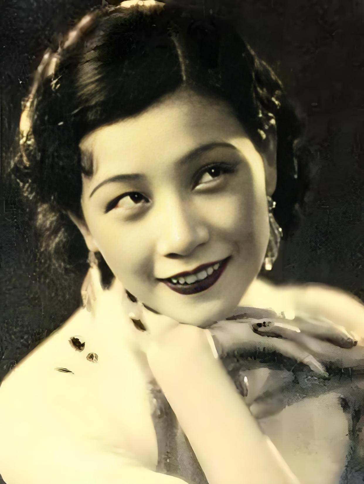 这是默片女王阮玲玉的真实容貌,并非演员扮演,她本人漂亮洋气