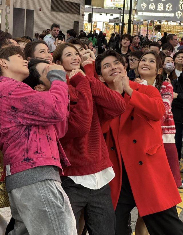 TVB一众艺人现身闹市！疑录制贺年节目，视帝私下真实一面被曝光