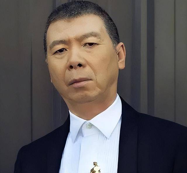 徐帆回应离婚5个月，冯小刚近况曝光，他的“小心思”再藏不住了