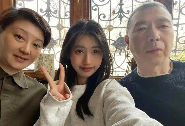 徐帆回应离婚5个月，冯小刚近况曝光，他的“小心思”再藏不住了