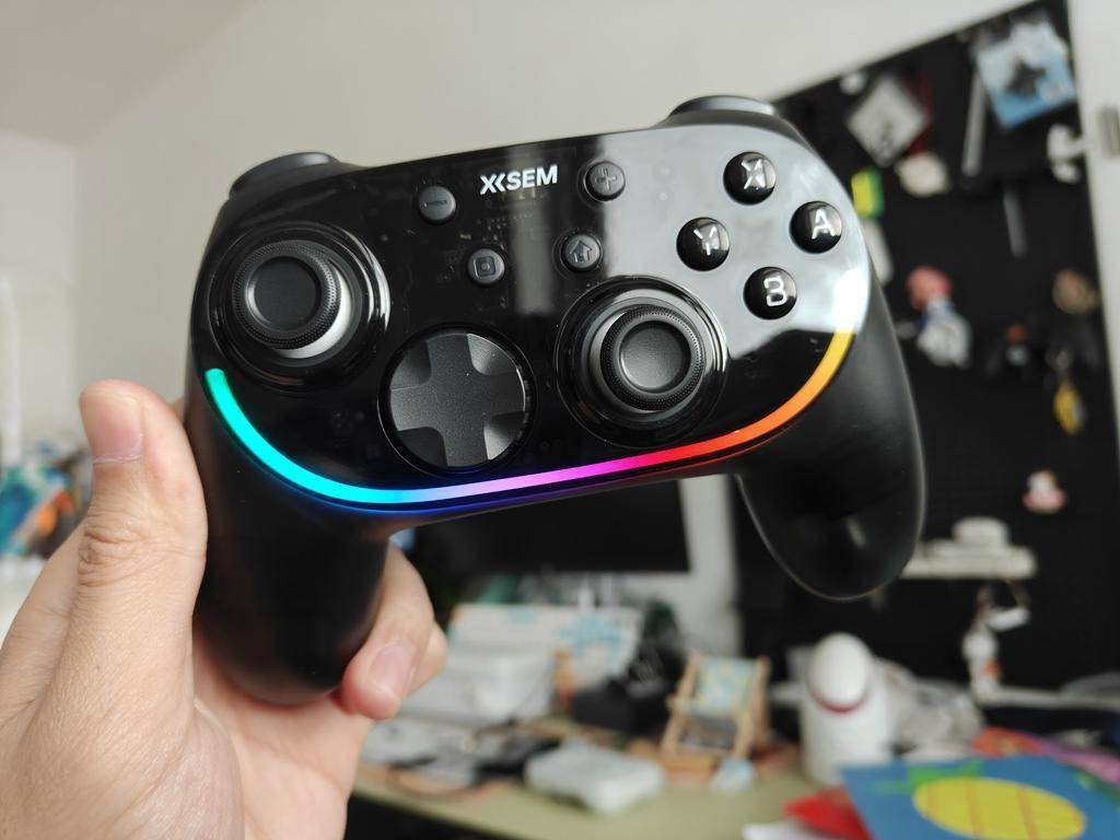 西圣GC1游戏手柄体验分享，有灯光有体感，玩起来还不错