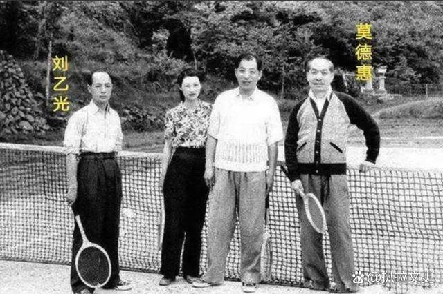 1962年，年届64岁的刘乙光调离，在此之前他看管了张学良二十多年，靠着这一个工作，他从军统中校一路擢升到少将，要知道特务头子戴笠死前也只是 ...