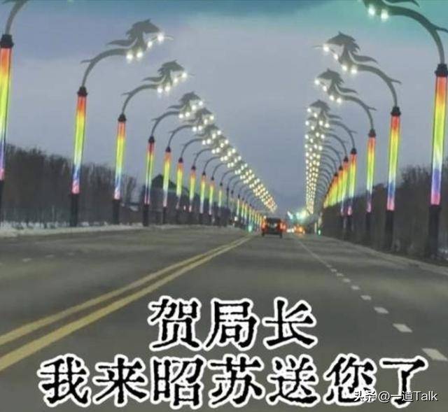 贺娇龙葬礼现场曝光！车队排出数公里 花店被买空 丈夫强忍悲痛送别