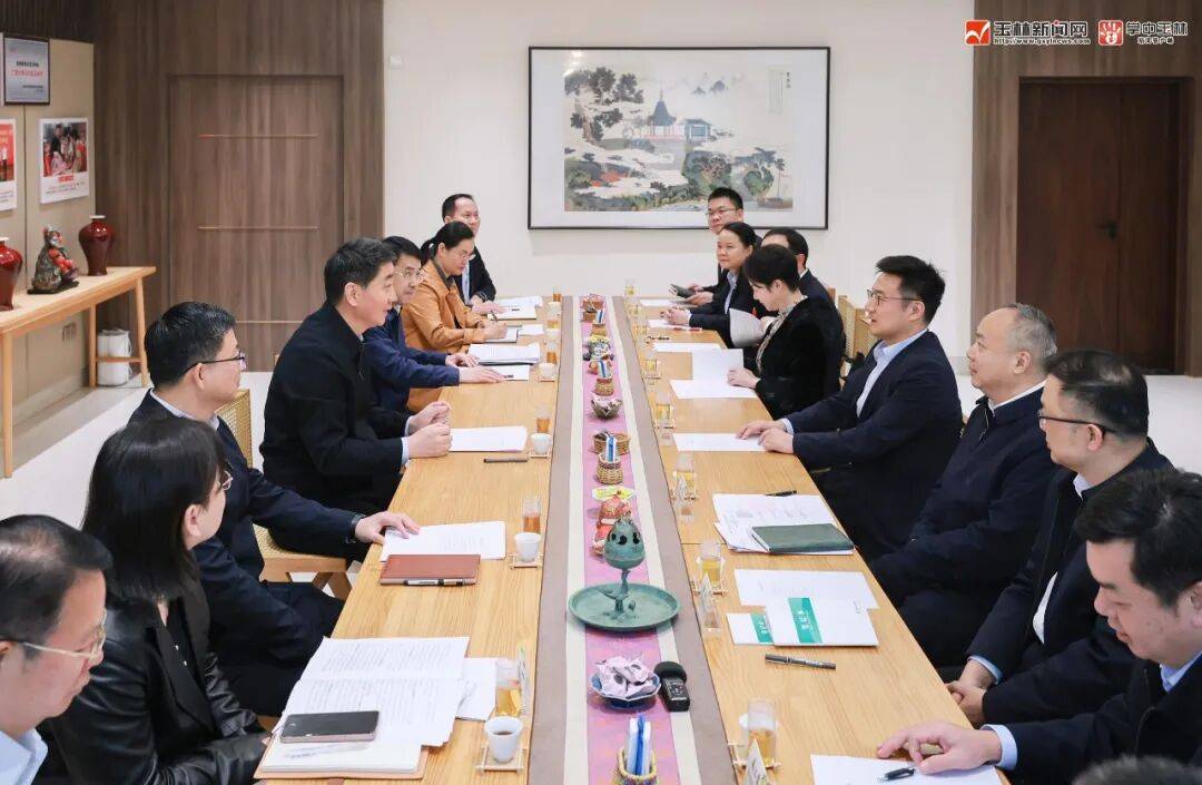 王琛与中国农业银行广西区分行党委书记、行长王飞座谈并见证签约_玉林市_发展_合作