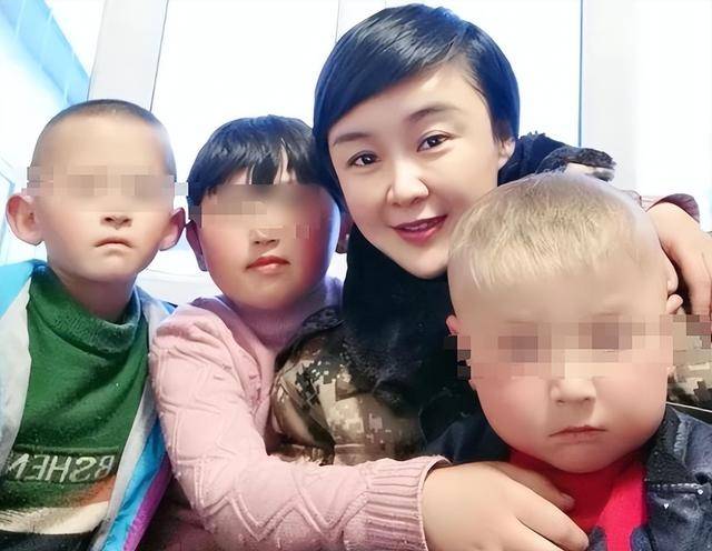 贺娇龙追悼会举行！丈夫悲痛送别妻子，主编透露坠马原因