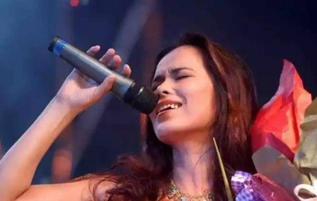 脊柱断裂、前夫已死，63岁韦唯近况曝光，早已走上一条上坡路