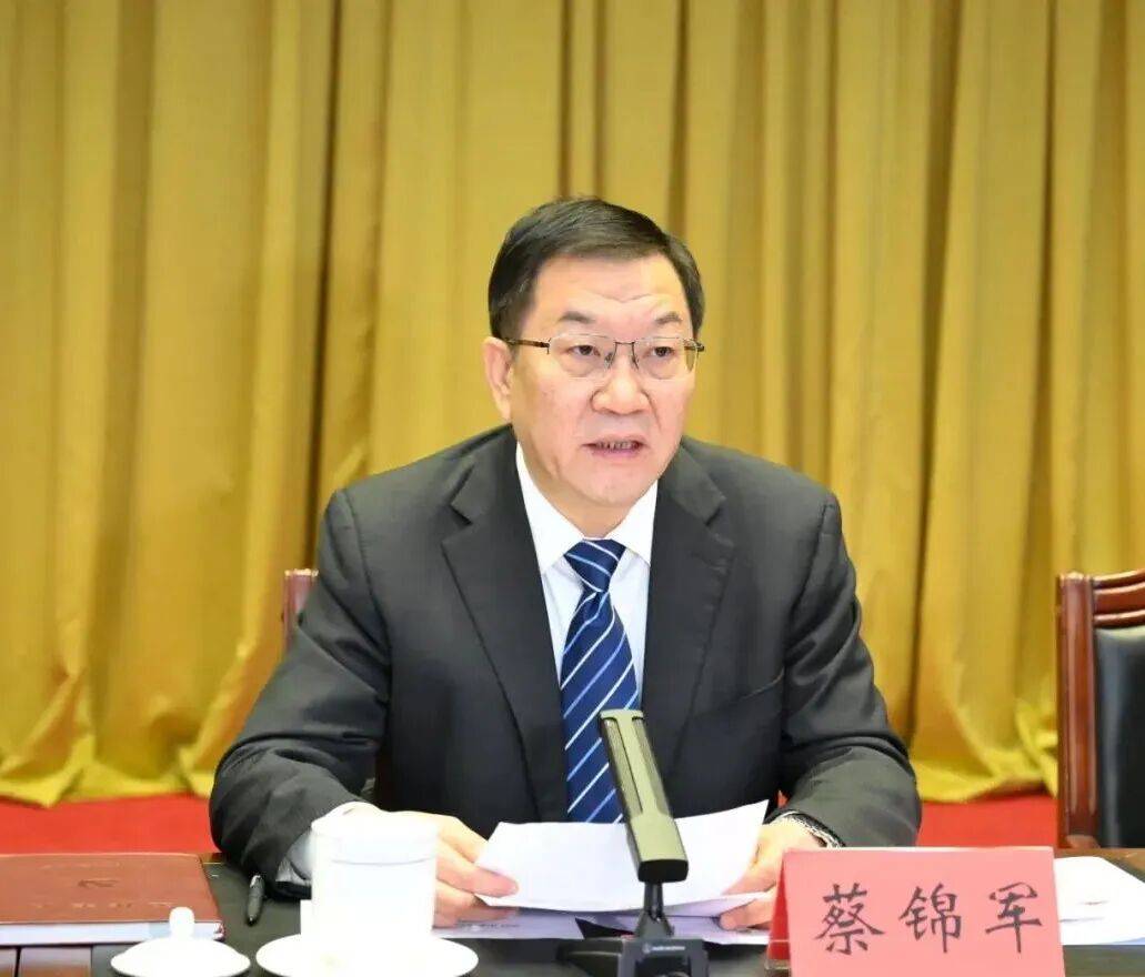 2025年北海市劳动模范和先进工作者表彰大会召开