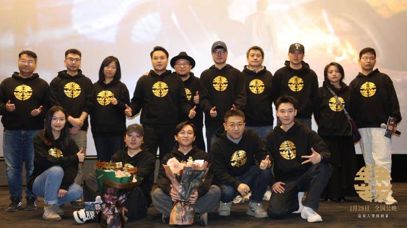 《年年岁岁》首映，多时空叙事中的父子深情引共鸣