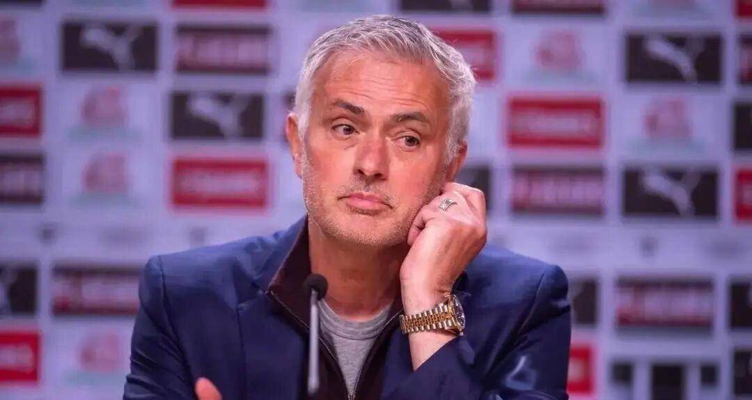 11连胜+10分鸿沟！穆帅率本菲卡，欧冠生死战能逆天改命？