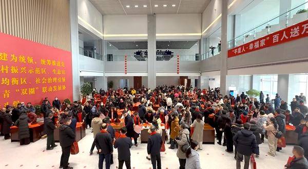 青岛平度：书法迎春到 墨香暖万家 “平度人·幸福家”百人送万福活动启动