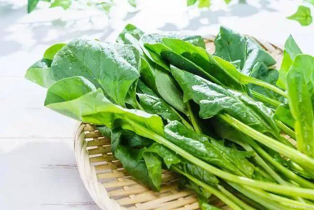 医生苦劝：一旦查出肾结石，这5种食物必须戒掉，再吃或会加重