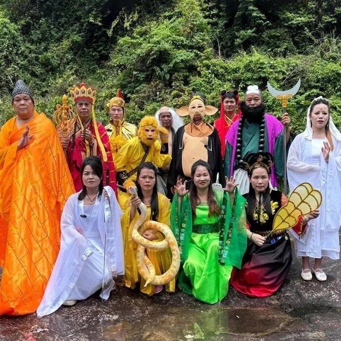 广西一草根团队方言演绎《西游记》走红，8个月涨粉30万，“唐僧”“悟空”竟是父子！网友发图求参演
