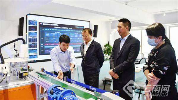 两会字画像｜以“智”提“质” 解锁云南产业里的“智慧大脑”