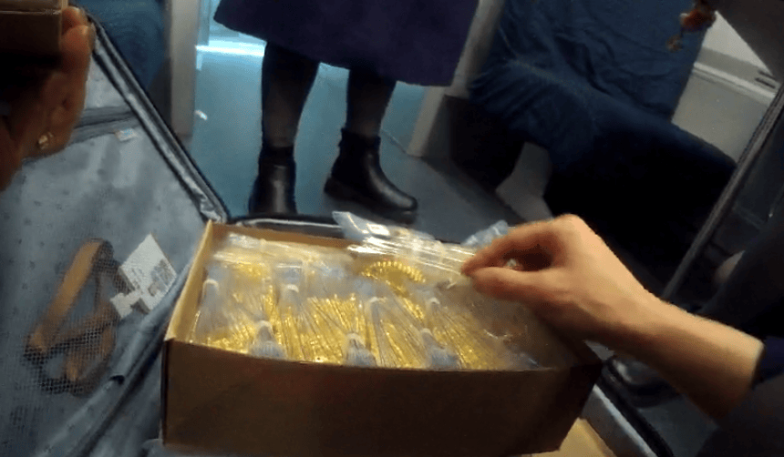 珠宝公司新员工将12公斤黄金忘在高铁上！幸好列车长及时发现