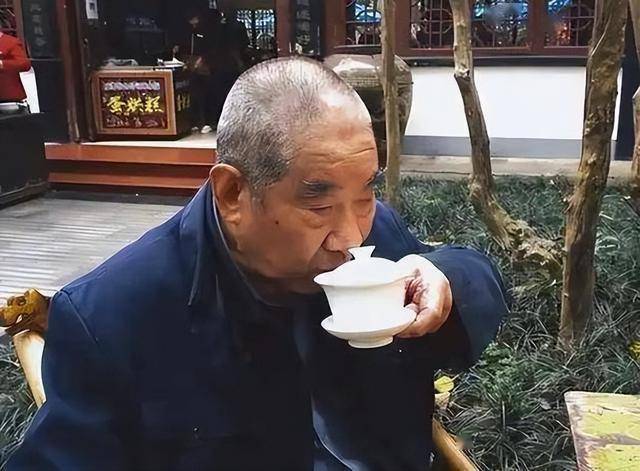 医生发现：糖尿病若常喝茶叶水，用不了3个月，或出现这5个改变
