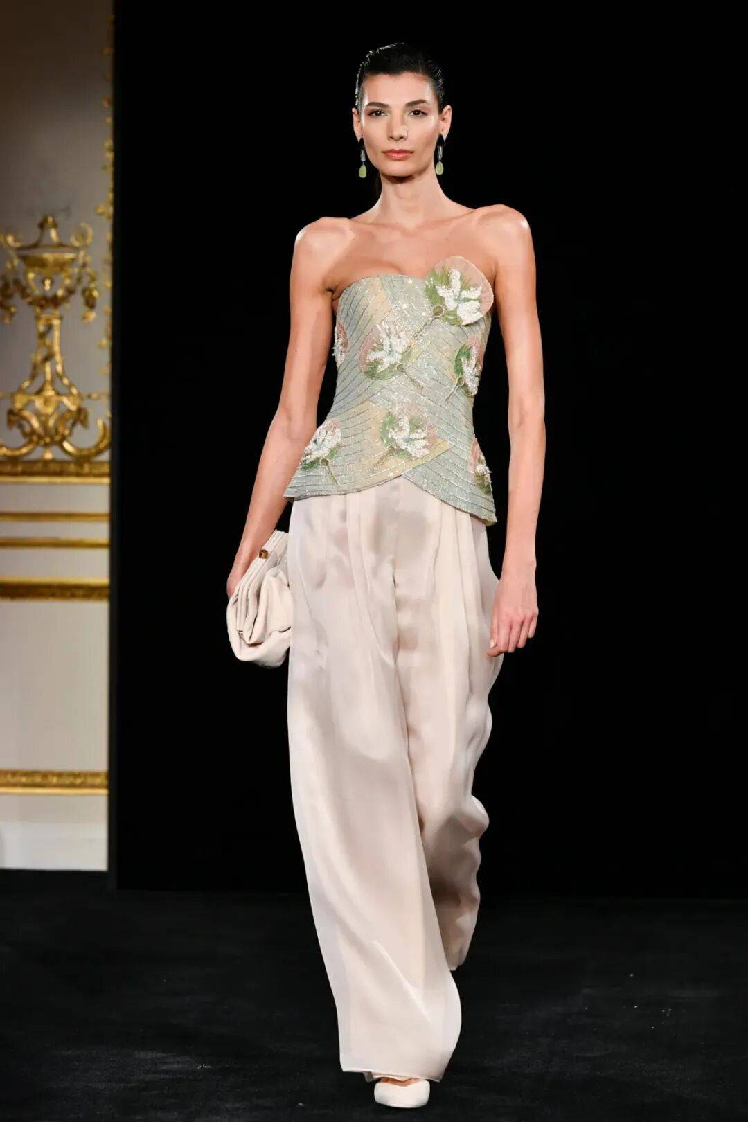 2026巴黎高定时装周落幕:荟萃全世界最美的衣服! 2026巴黎高定时装周落幕:荟萃全世界最美的衣服!