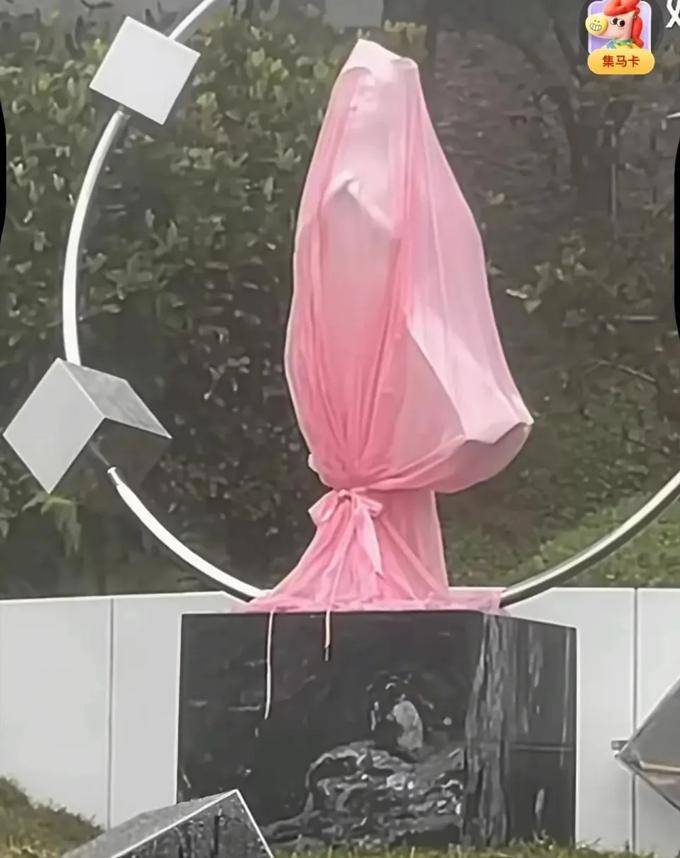 原创            争议拉满！大S碑文曝光，具俊晔专业设备跟拍，深情人设遭质疑太虚伪