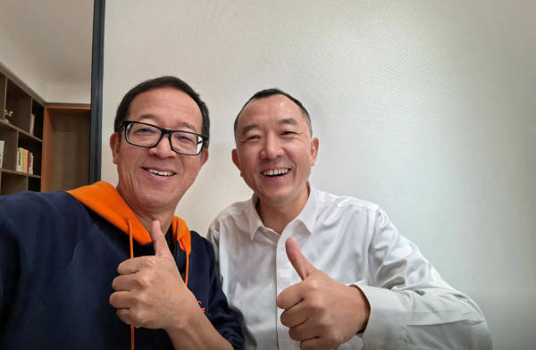 陈行甲已到新东方报到，俞敏洪晒合照欢迎